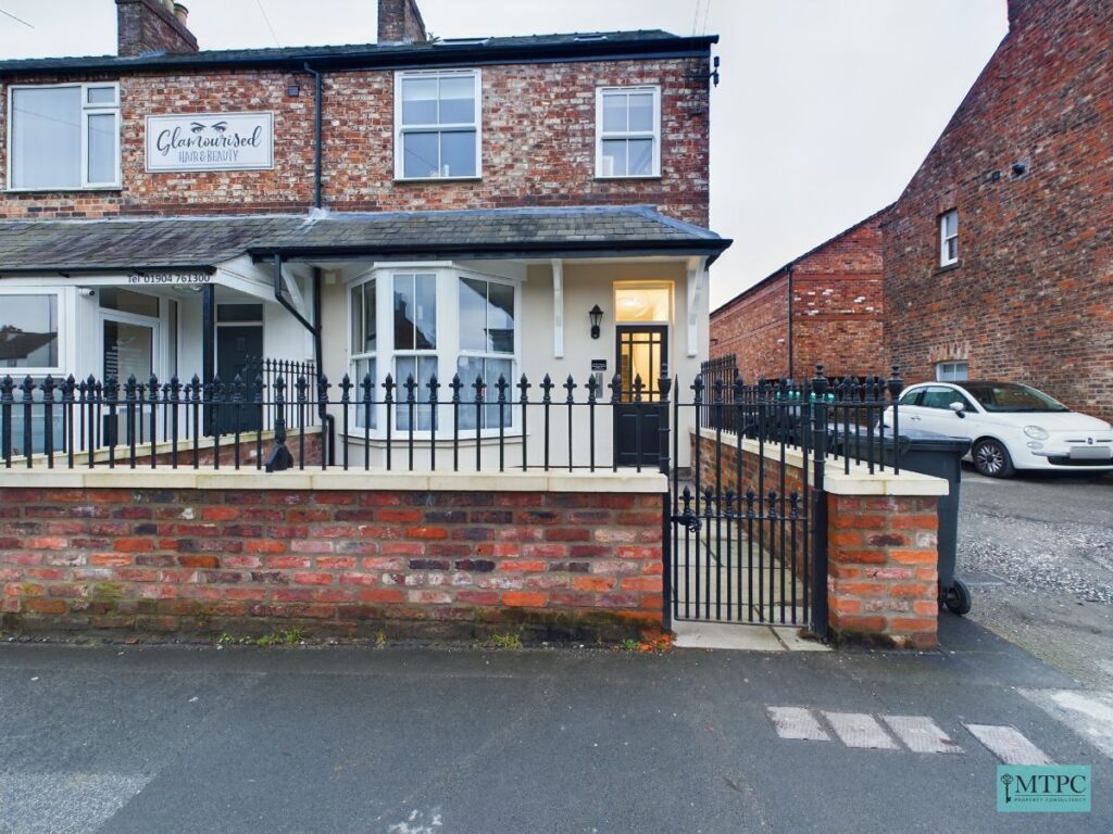 Flat ,  The Village, Haxby, York